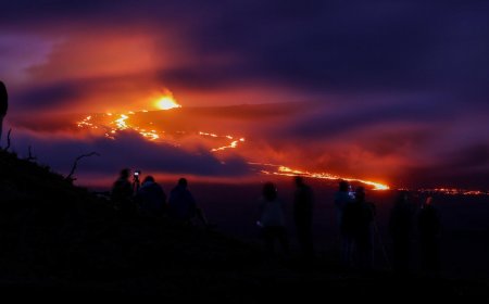 Mauna Loa volcano lava flow slows as it nears key Hawaii highway