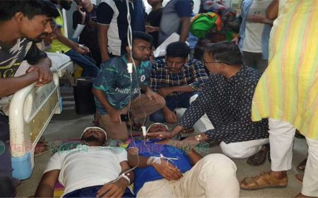 রাবির গুরুতর আহত শিক্ষার্থীদের পাশে রামেক হাসপাতালে ডাবলু সরকার