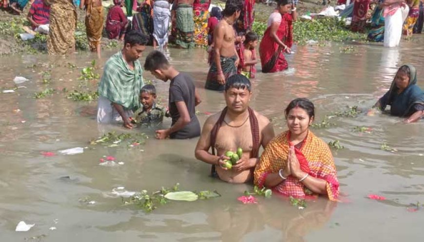 নাটোরের নলডাঙ্গায় অগনিত ভক্তদের অংশগ্রহণে গঙ্গা স্নান অনুষ্ঠিত