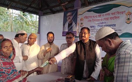 শ্রীমঙ্গলে অসহায় মানুষের পাশে দাঁড়ালেন আব্দুর রশীদ চেয়ারম্যান