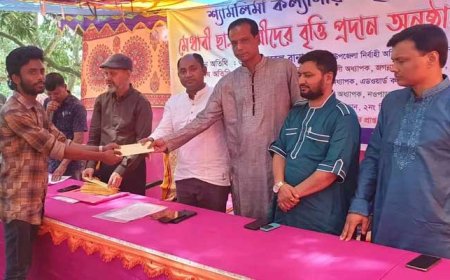 দুর্গাপুরে শিক্ষাবৃত্তি দিল শ্যামলিমা কল্যাণীয় ফাউন্ডেশন