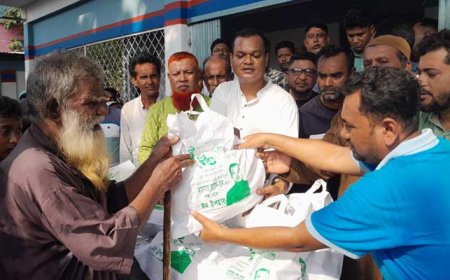 নন্দীগ্রামে আওয়ামী লীগ নেতা রানার ঈদ উপহার বিতরণ