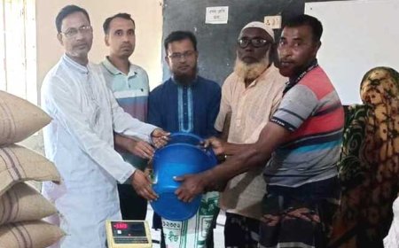 নন্দীগ্রাম পৌরসভার ৯টি ওয়ার্ডে ভিজিএফ এর চাল বিতরণ