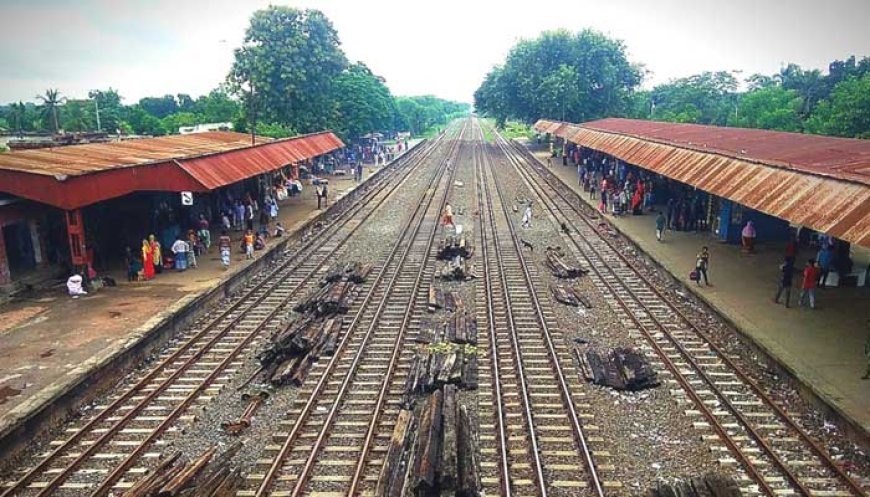 আব্দুলপুরে ট্রেন থেকে পড়ে পা হারালেন সহ: স্টেশন মাস্টার