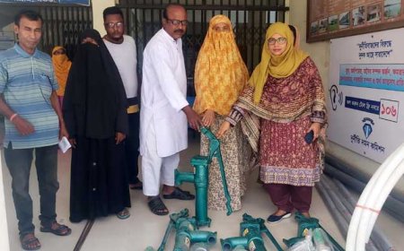 নন্দীগ্রামে ২০টি টিউবওয়েল বিতরণ করলেন ভাইস চেয়ারম্যান দুলাল