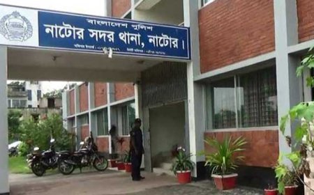 থানার ভেতর সাংবাদিকের ক্যামেরা ও মোবাইল ছিনিয়ে নিলেন ওসি!