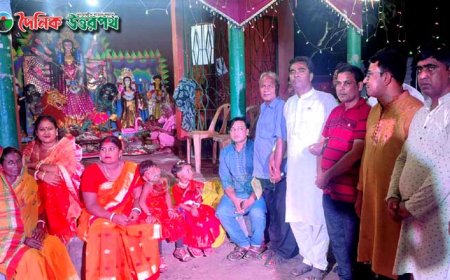 নাটোরে বিভিন্ন পূজা মণ্ডপ পরিদর্শন করলেন এড. মালেক শেখ