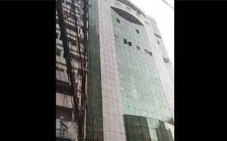 মহাখালীতে বহুতল ভবনে আগুন