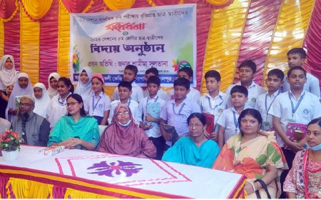 লালপুরে শিক্ষার্থীদের বিদায় অনুষ্ঠান