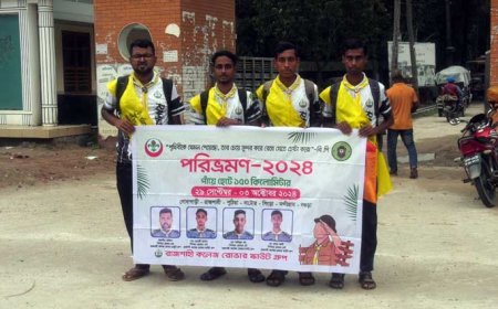 পায়ে হেঁটে পরিভ্রমণরত চার রোভারের নাটোর অতিক্রম